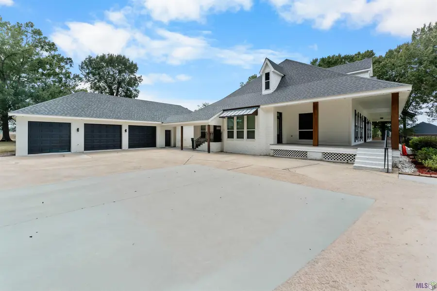 2310 Marianne Dr, Zachary, LA 70791 - Image #2