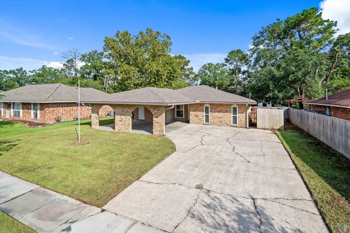 9521 Rustling Oaks Dr, Baton Rouge, LA 70818 - Image #1