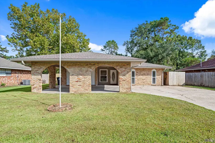 9521 Rustling Oaks Dr, Baton Rouge, LA 70818 - Image #2