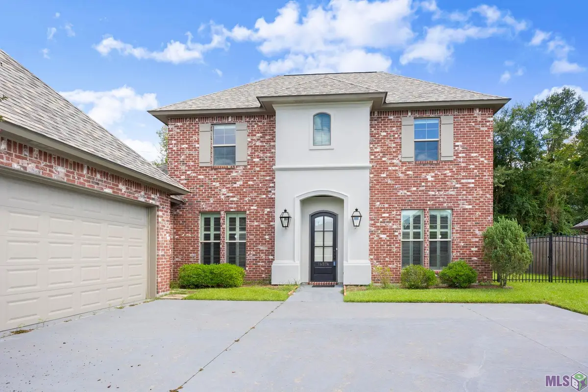 16574 Long Lake Dr, Prairieville, LA 70769 - Image #1