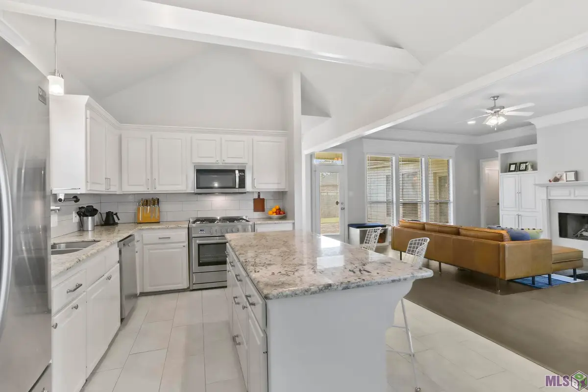 10534 Oak Bend Dr, Baton Rouge, LA 70809 - Image #1