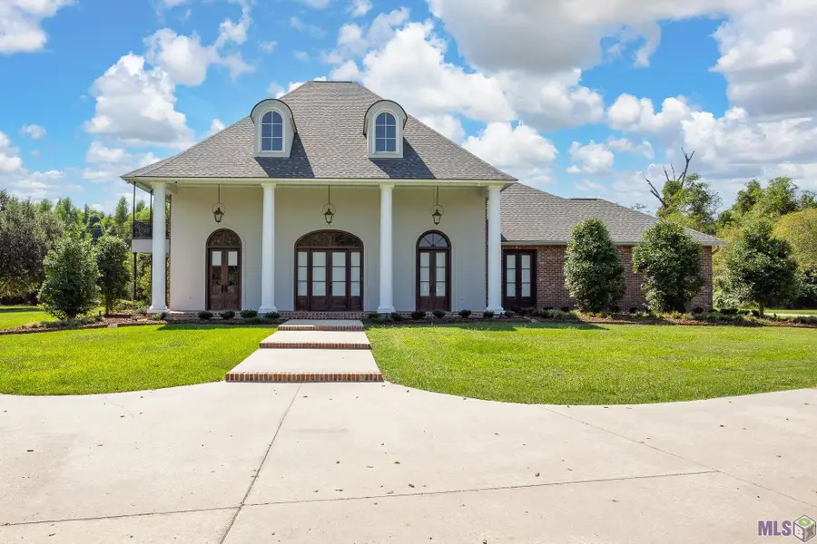 2311 Laurel Lakes Ave, Baton Rouge, LA 70820 - Image #2