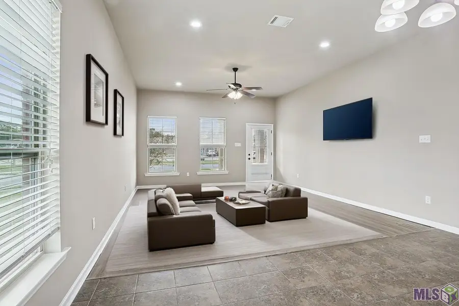 17004 Sills Dr, Prairieville, LA 70769 - Image #2