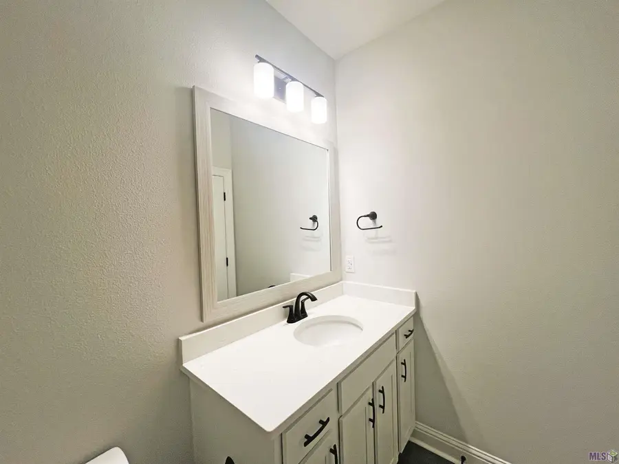 11360 Densmore Dr, Denham Springs, LA 70726 - Image #2