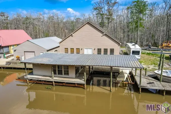 23396 Chene Blanc Ln, Maurepas, LA 70449