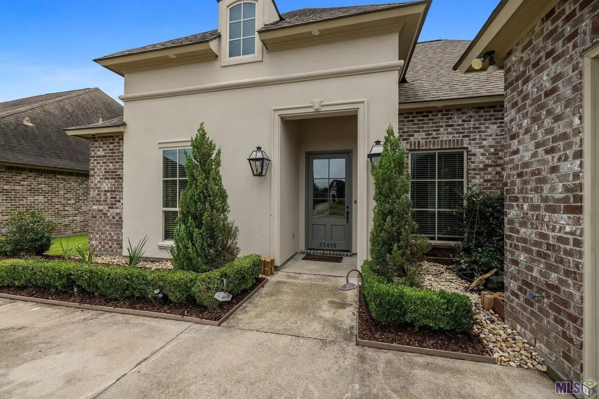 37410 Cypress Hollow Ave, Prairieville, LA 70769 - Image #1