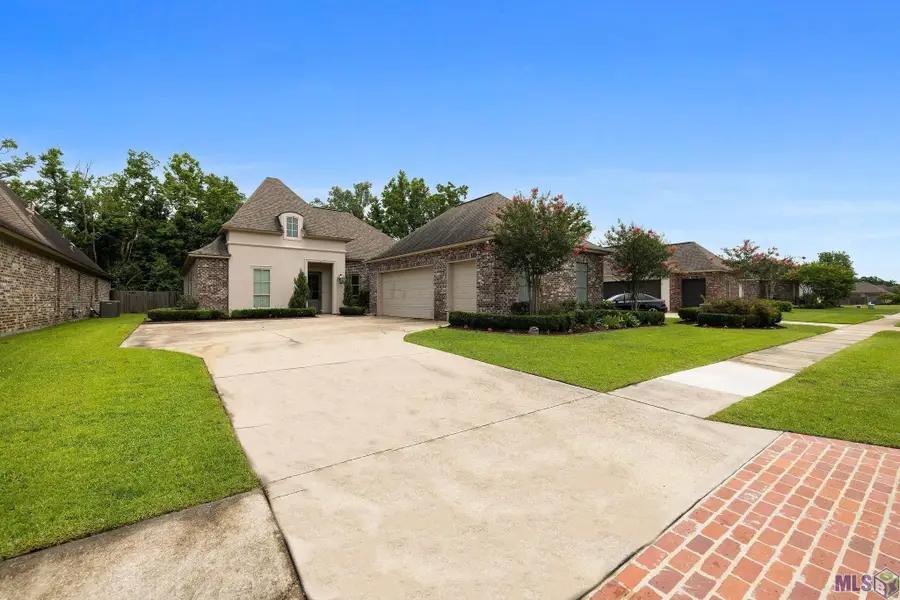 37410 Cypress Hollow Ave, Prairieville, LA 70769 - Image #3