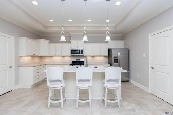 7111 Village Charmant #21, Baton Rouge, LA 70809