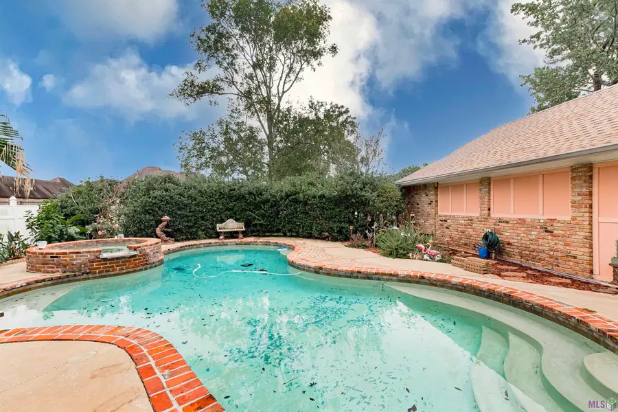 5654 Vicksburg Dr, Baton Rouge, LA 70817 - Image #2