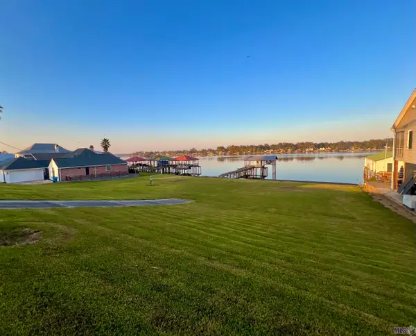 7908 False River Rd, Oscar, LA 70762