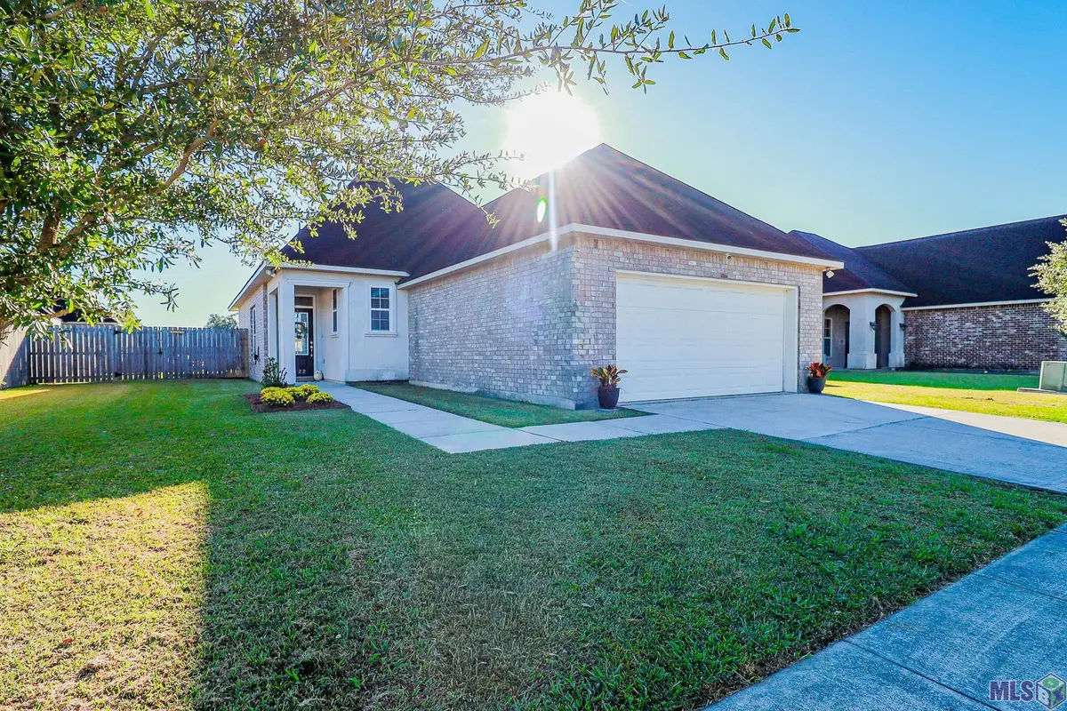 1722 S Gonzales Trace Ave, Gonzales, LA 70737 - Image #1