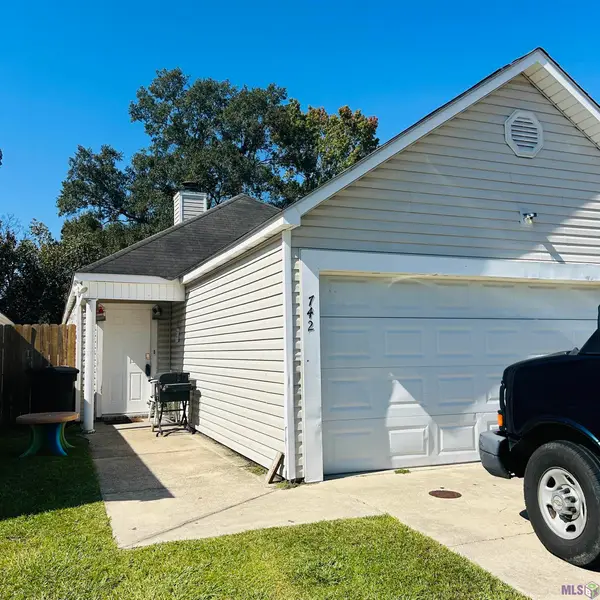 742 Hammond Manor Dr, Baton Rouge, LA 70816
