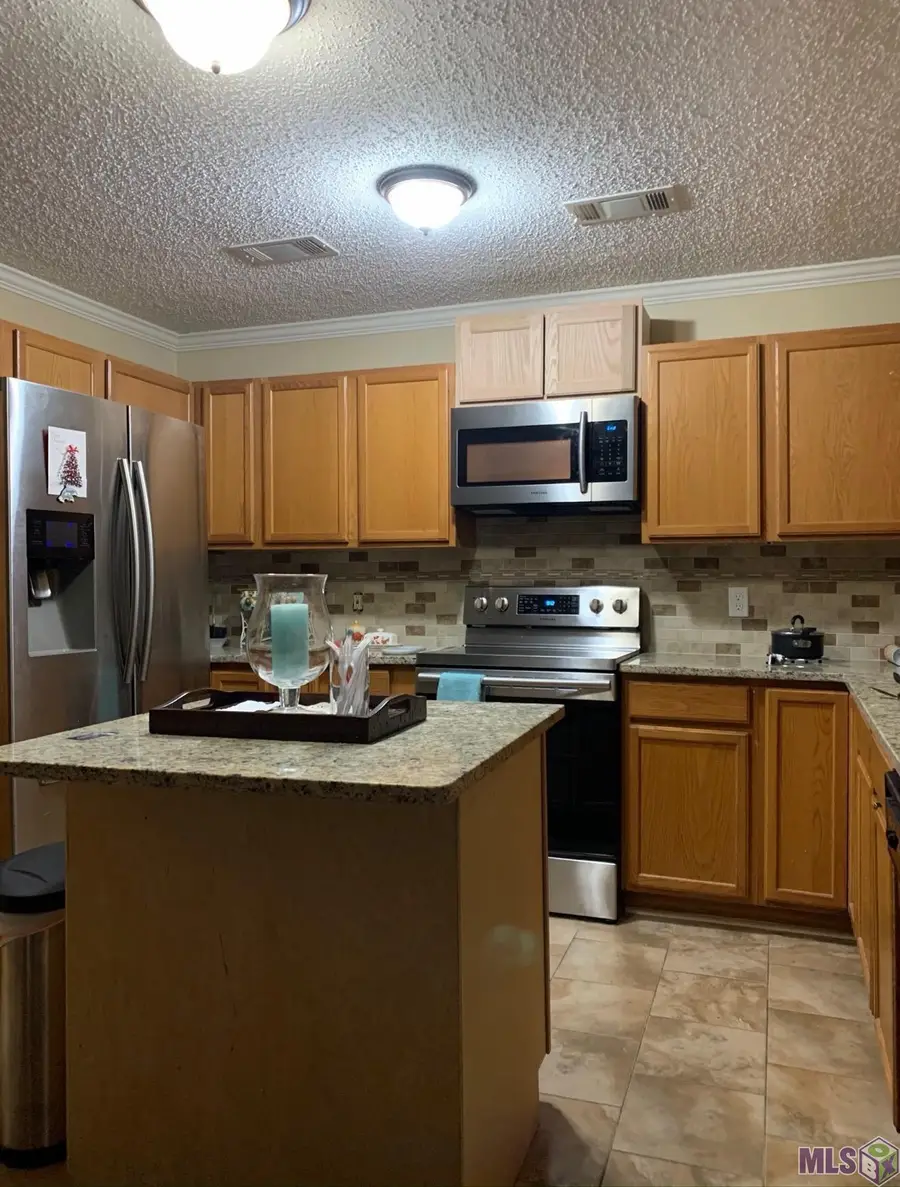 13481 Henry Dr, Denham Springs, LA 70726 - Image #2