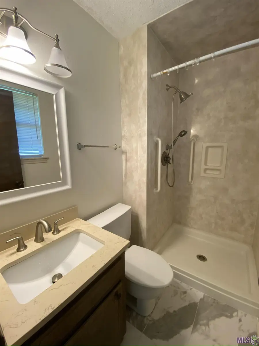 2046 Oak Grove Dr, Baton Rouge, LA 70815 - Image #3