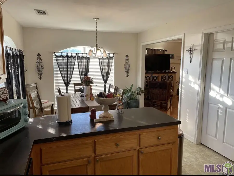 35046 Napoleon Dr, Denham Springs, LA 70706 - Image #2