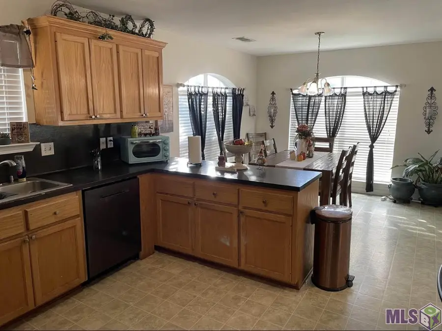 35046 Napoleon Dr, Denham Springs, LA 70706 - Image #3