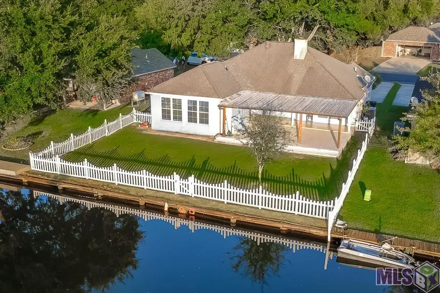 18733 W Lake Terrace Dr, Baton Rouge, LA 70817 - Image #3