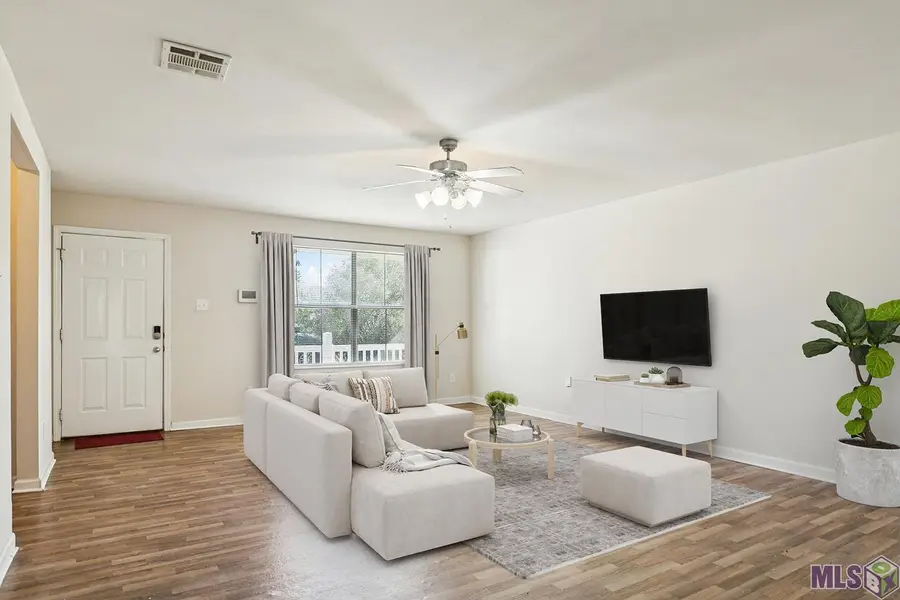 26407 Millstone Dr, Denham Springs, LA 70726 - Image #2