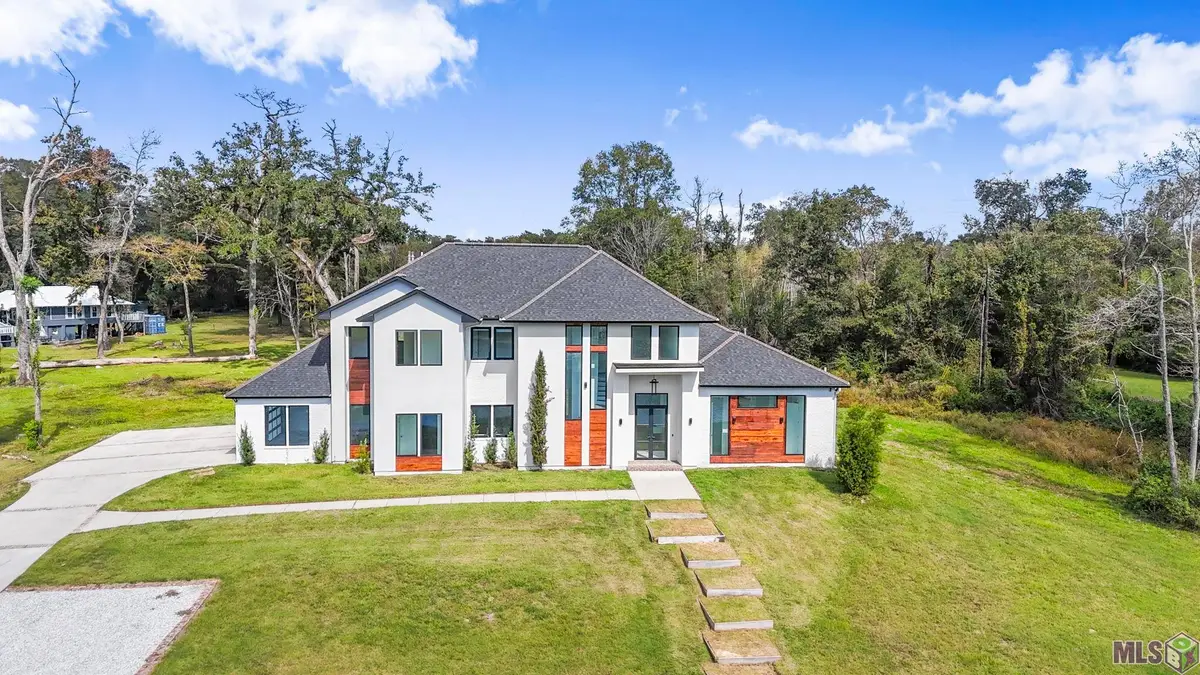 9825 Fawn View Dr, Baton Rouge, LA 70817 - Image #1