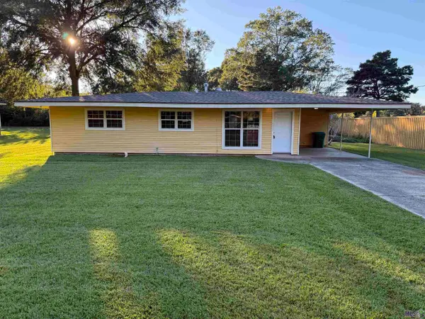 1321 N Woodcrest Ave, Denham Springs, LA 70726