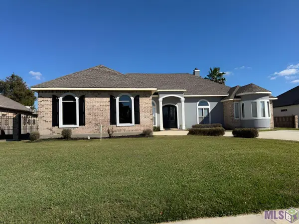 1951 E Squirewood Dr, Harvey, LA 70058