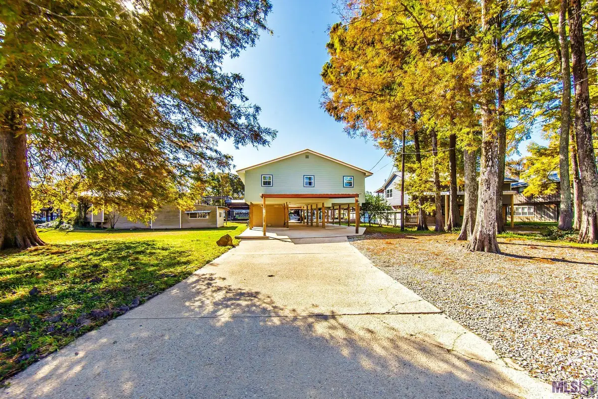 31734 Shelton Dr, Springfield, LA 70462 - Image #1