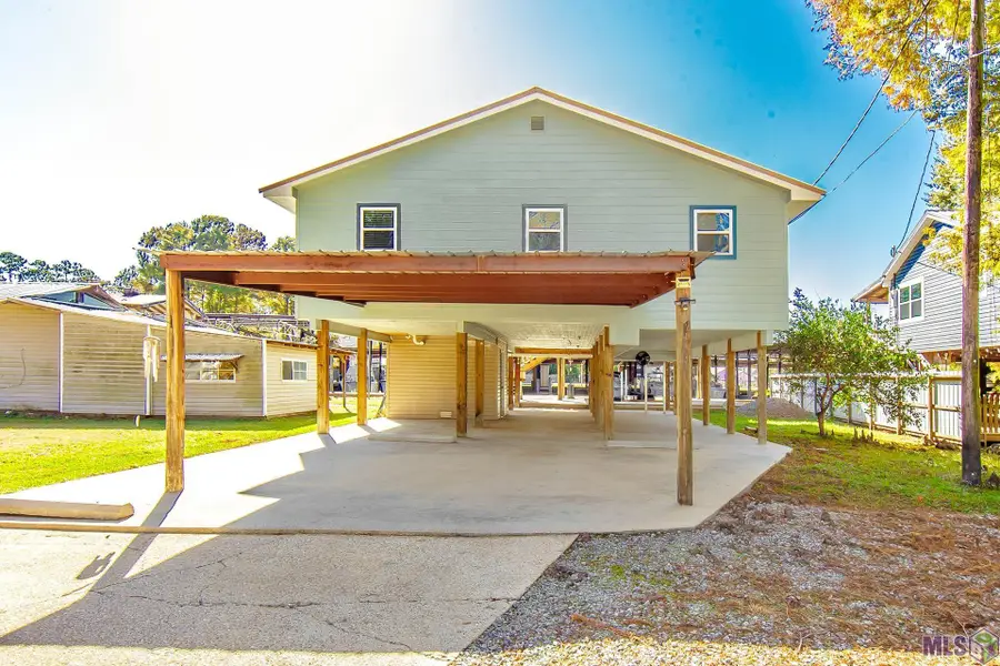 31734 Shelton Dr, Springfield, LA 70462 - Image #2