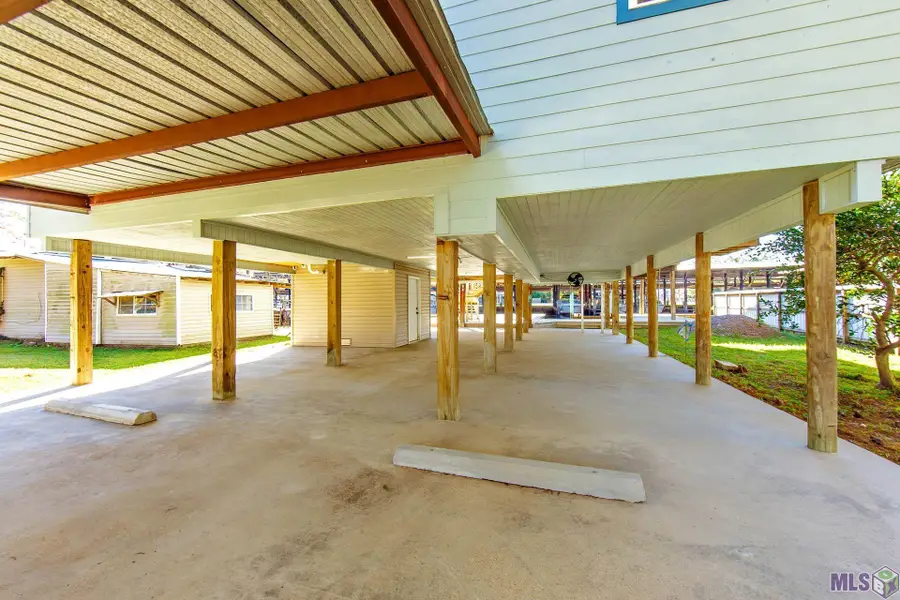 31734 Shelton Dr, Springfield, LA 70462 - Image #3