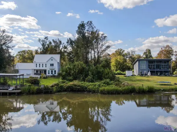 14390 Bayou Terrace Dr, St. Amant, LA 70774