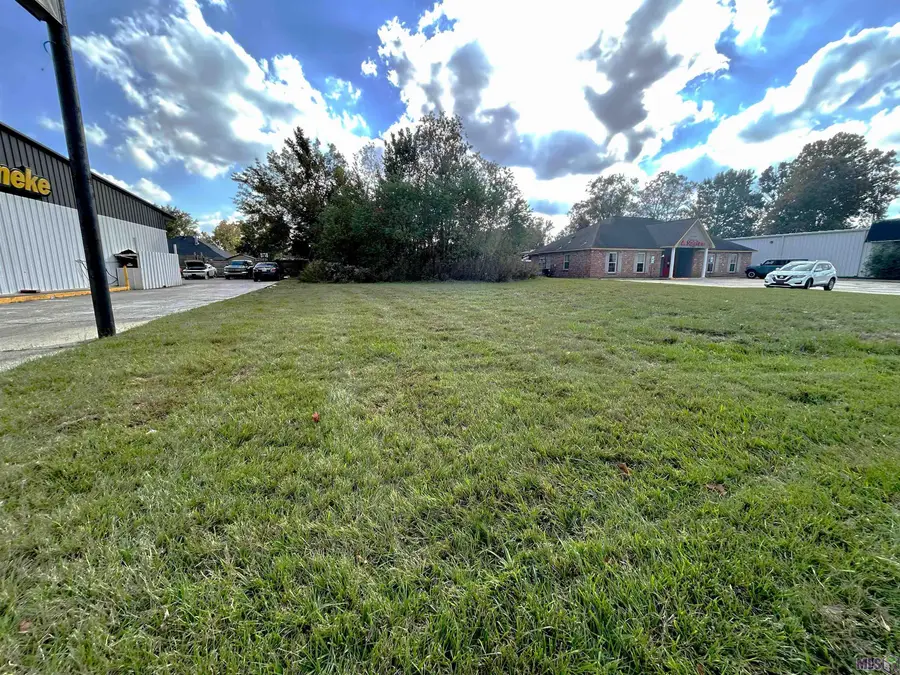 13530 Coursey Bl, Baton Rouge, LA 70817 - Image #2