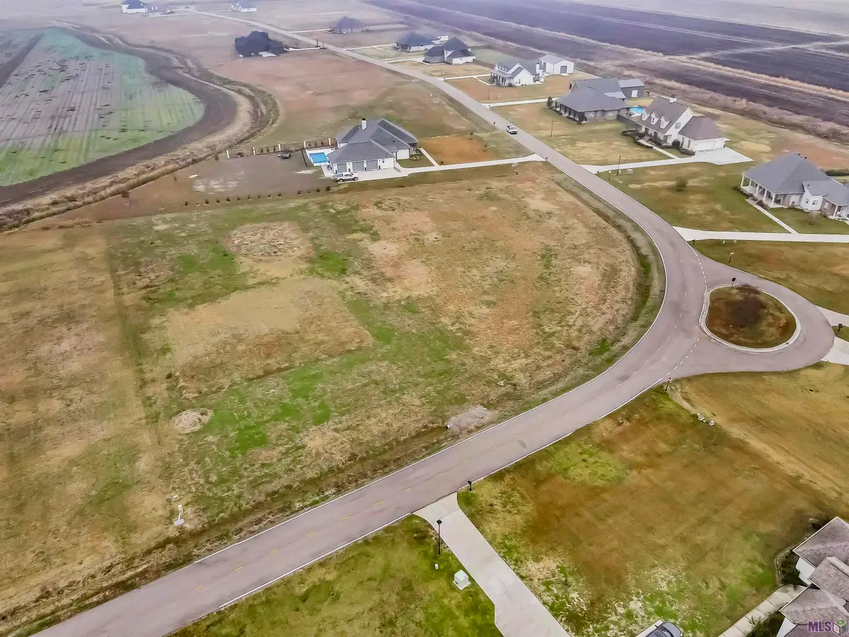 514 Harvest Ln, Port Allen, LA 70767 - Image #1