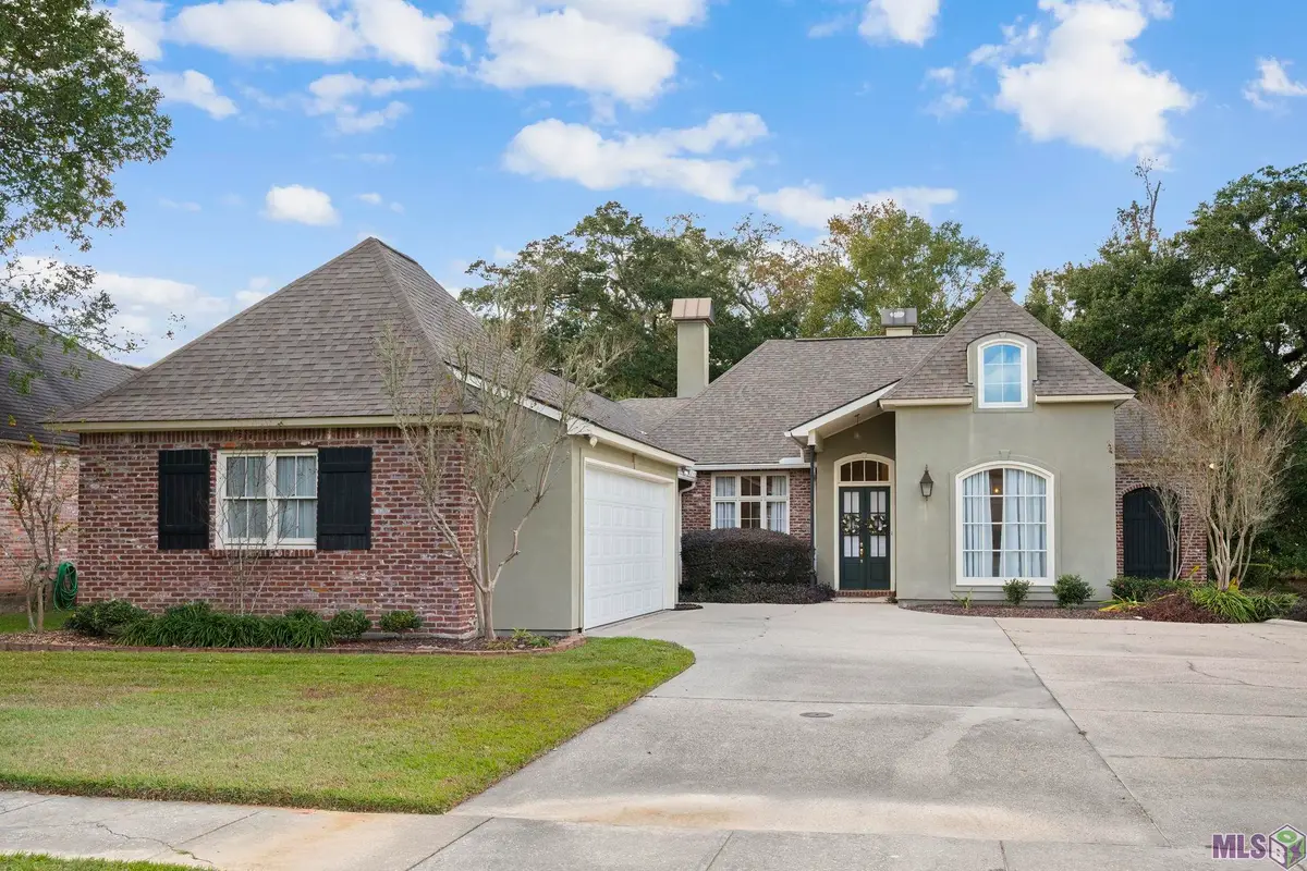 17928 Pecan Shadows Dr, Baton Rouge, LA 70810 - Image #1