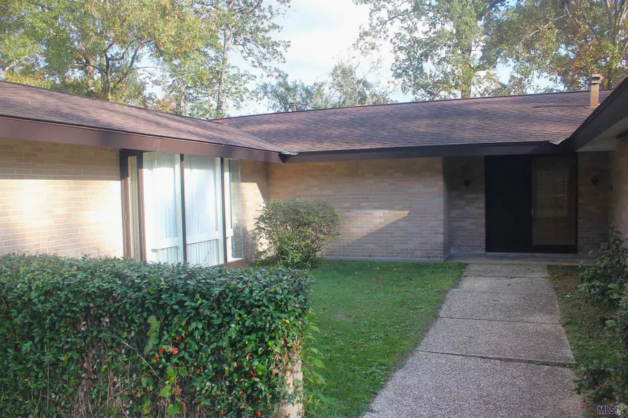 1048 Castle Kirk Dr, Baton Rouge, LA 70808 - Image #2