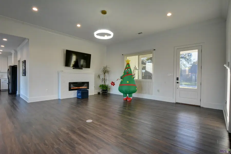 245 Marion Dr, Baton Rouge, LA 70806 - Image #2
