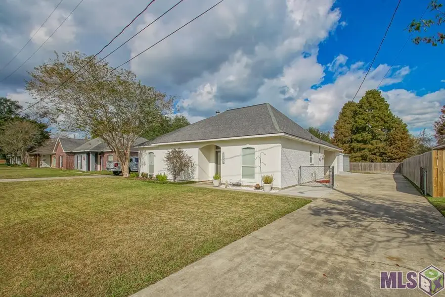 14338 Parkmeadow Dr, Prairieville, LA 70769 - Image #2