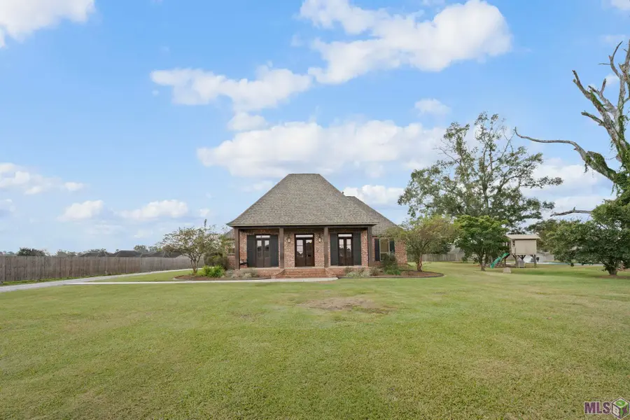 42301 Devall Rd, Prairieville, LA 70769 - Image #2