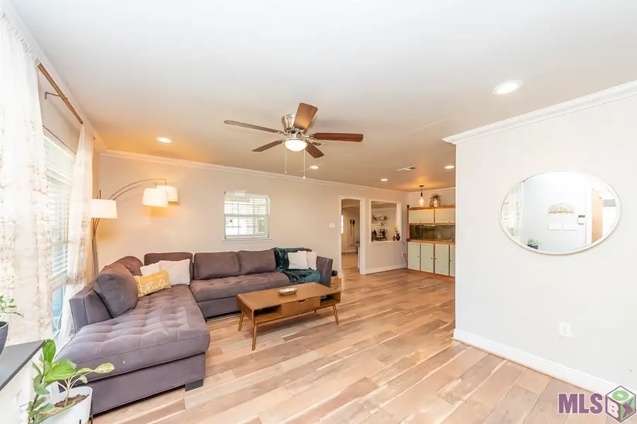 2120 S Woodcrest St, Denham Springs, LA 70726 - Image #2