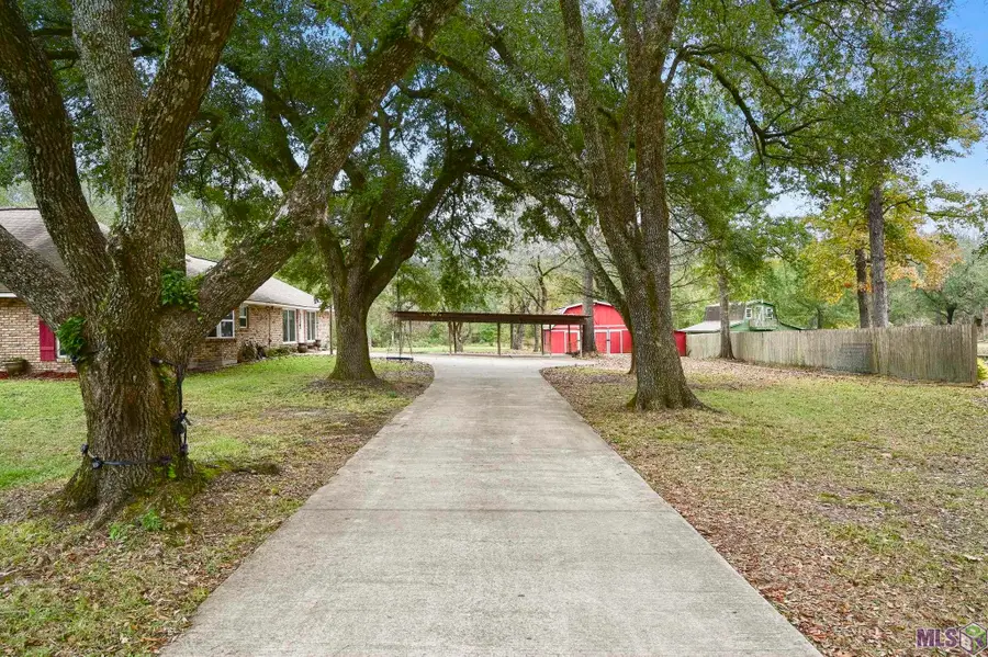 9310 Shady Bluff Dr, Central, LA 70818 - Image #2