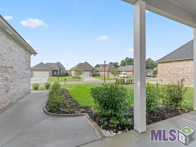 10365 Fountain Ln, Denham Springs, LA 70726 - Image #2