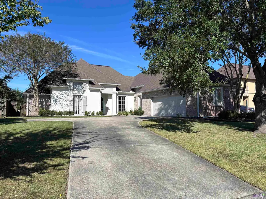 38156 Summerwood Ave, Prairieville, LA 70769 - Image #2