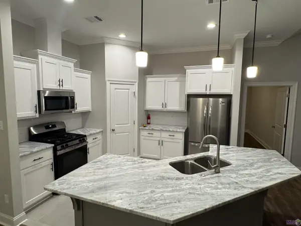 10606 Highland Lakes Dr, Denham Springs, LA 70726