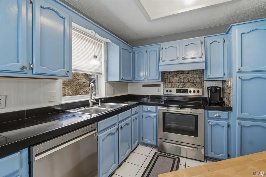 4445 Country Hill Dr, Baton Rouge, LA 70816 - #2