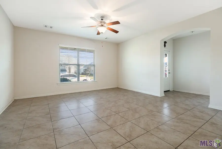 7804 W Pelican Lakes Ave, Baton Rouge, LA 70820 - Image #2