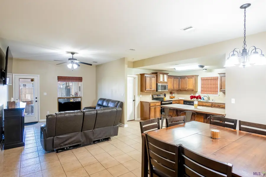 15404 Timberstone Dr, Prairieville, LA 70769 - Image #2