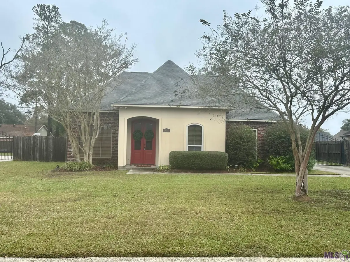 9041 Willow Point Dr, Denham Springs, LA 70726 - Image #1