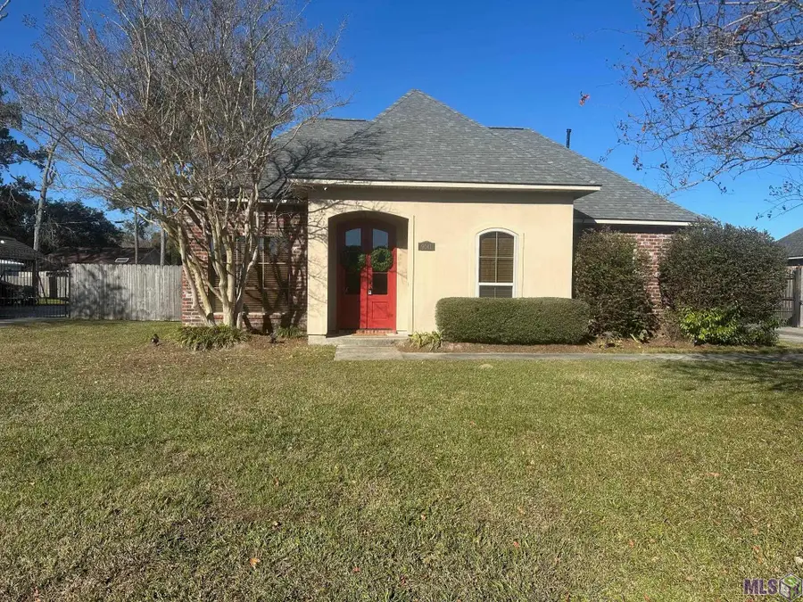 9041 Willow Point Dr, Denham Springs, LA 70726 - Image #2