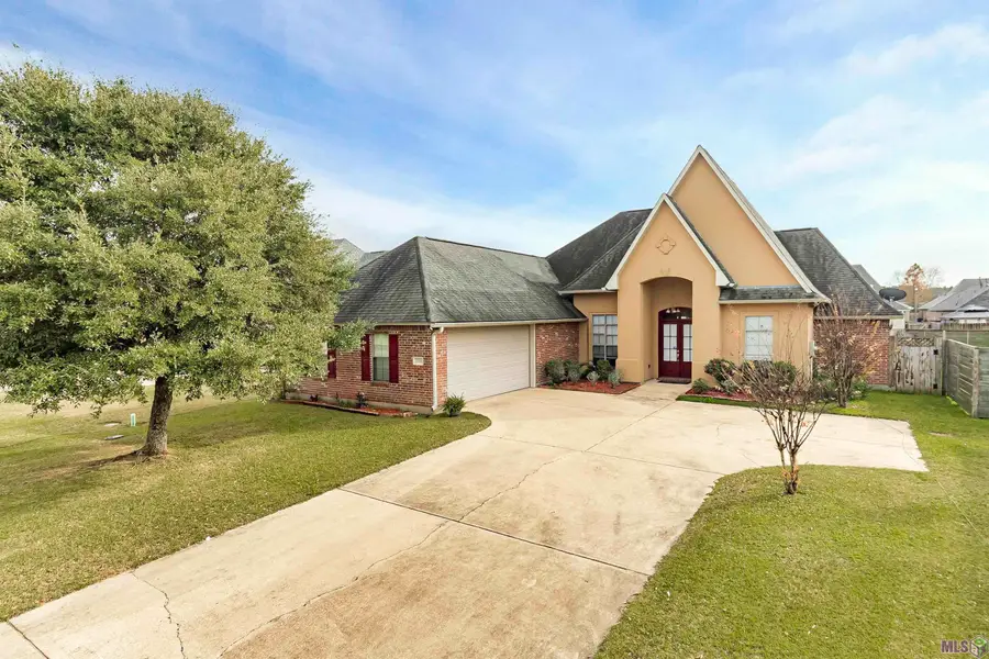 11336 Meadow View Dr, Denham Springs, LA 70726 - Image #2