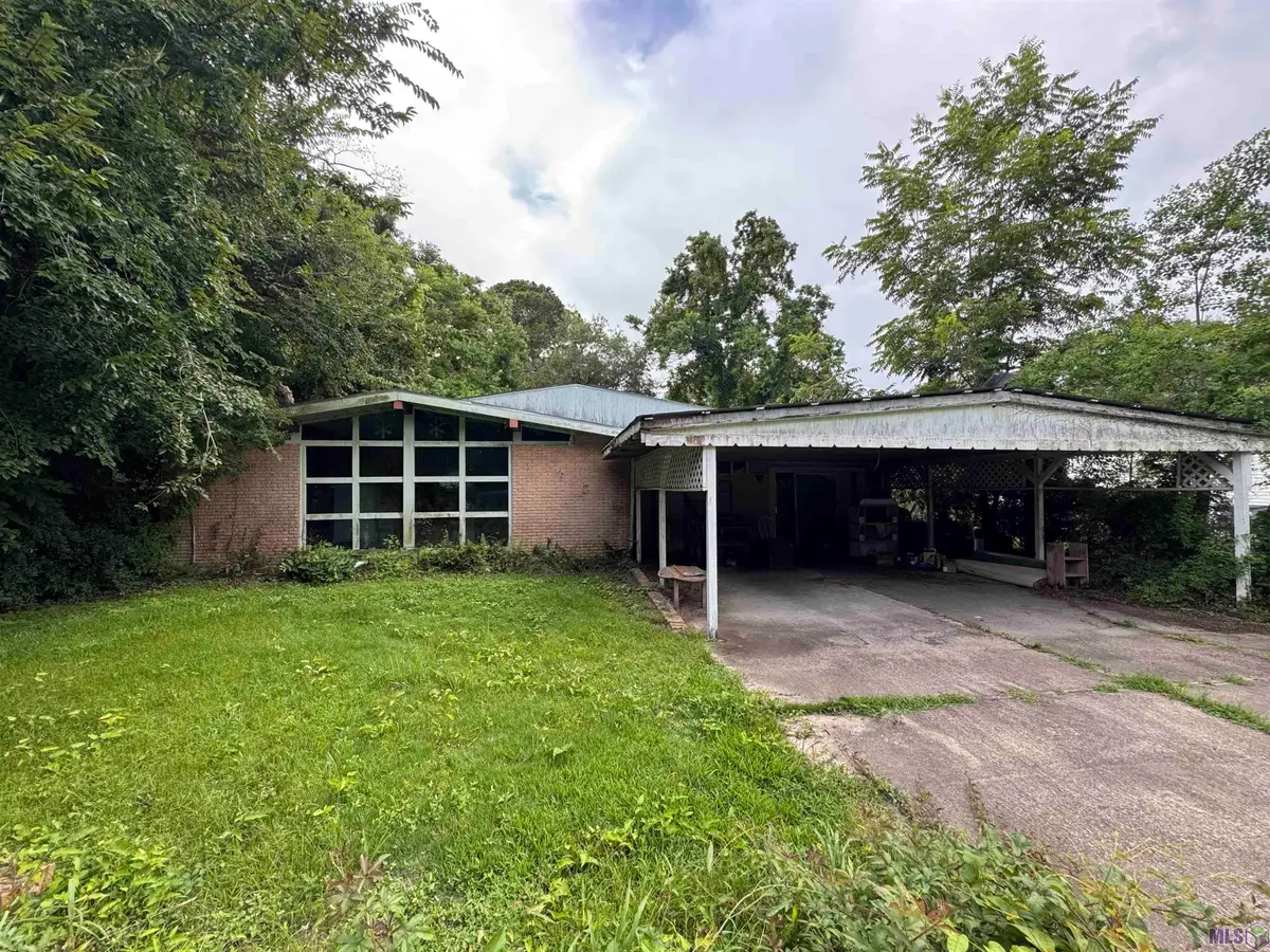 415 E Sanders St, Gonzales, LA 70737 - Image #1