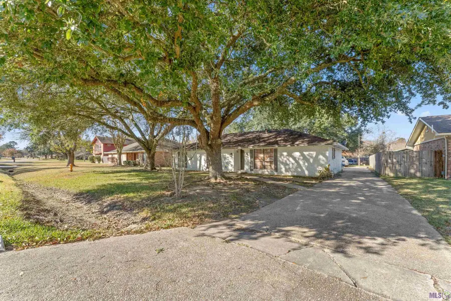 1054 Barkley Dr, Baton Rouge, LA 70810 - Image #2