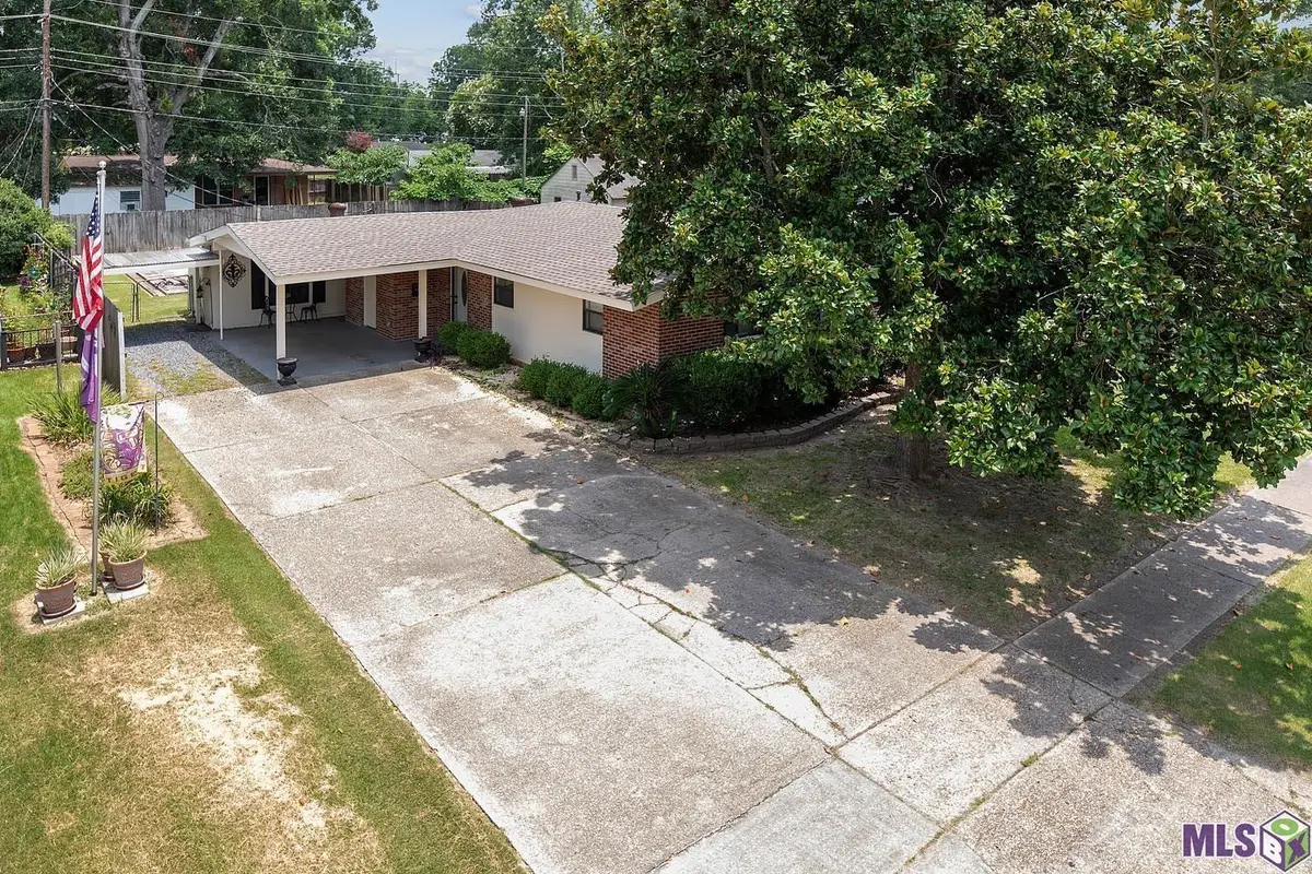 626 Bluebell St, Port Allen, LA 70767 - Image #1